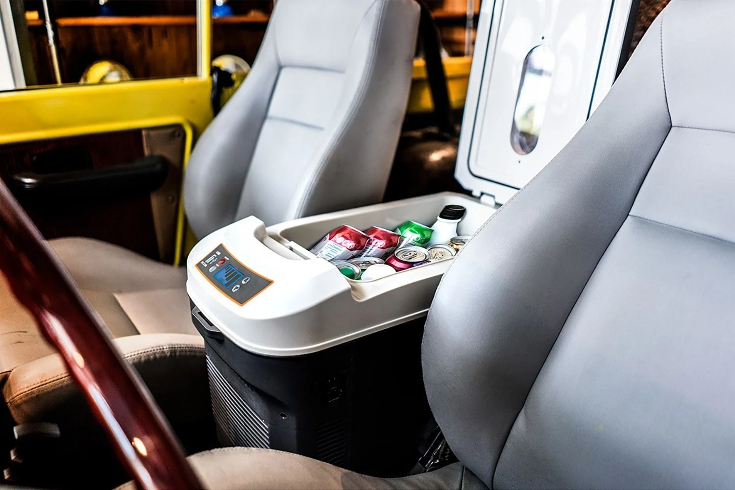 United Pacific® 99121 - DA CoolBox Thermoelectric Cooler With Warmer - Image 7