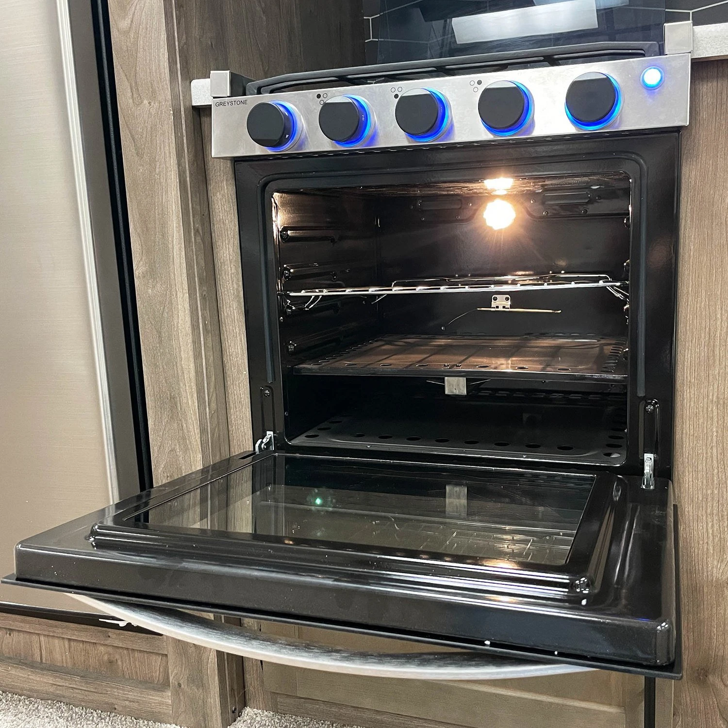 Way Interglobal® CF-RV21 - Greystone™ 21" RV Gas Cooking Range - Image 2