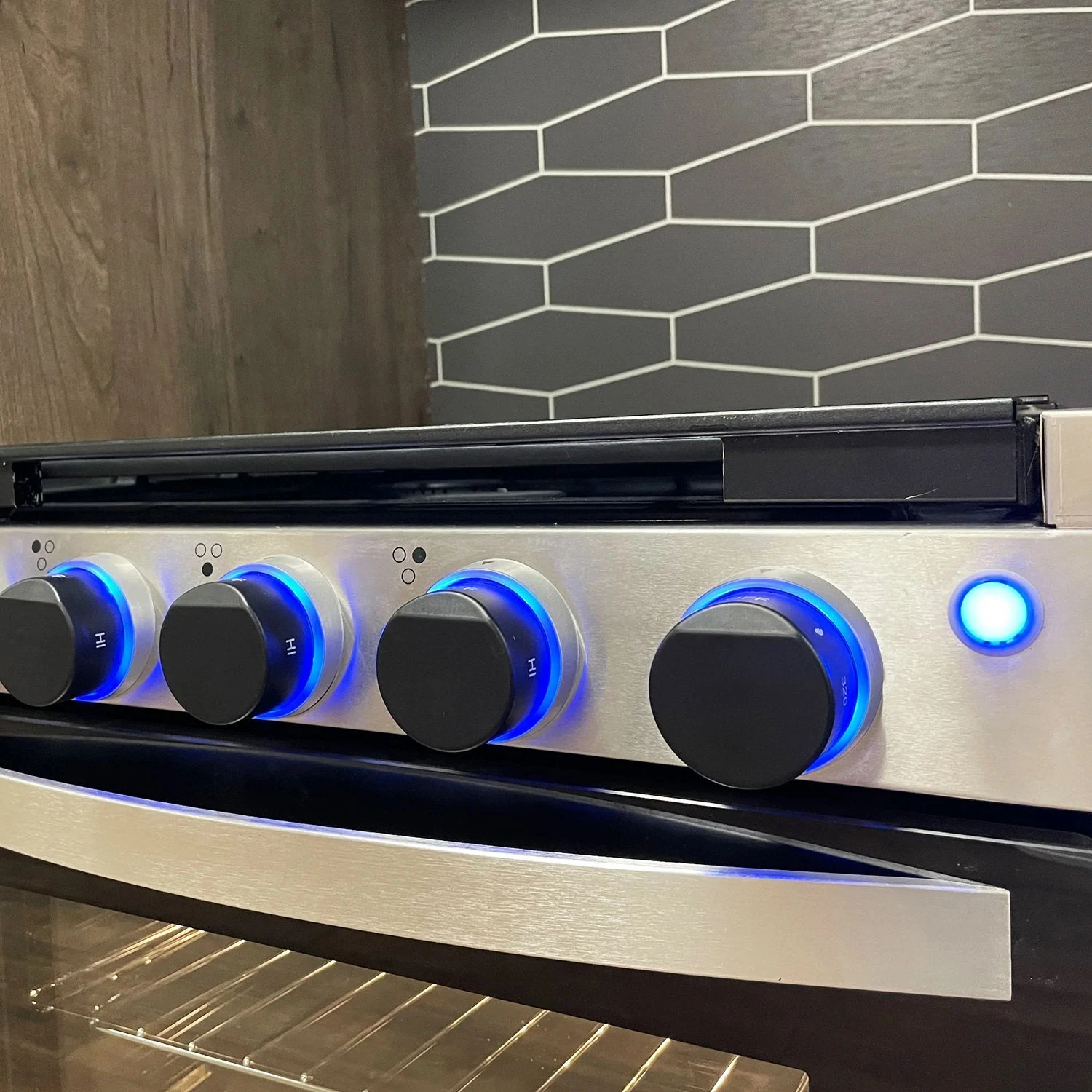 Way Interglobal® CF-RV21 - Greystone™ 21" RV Gas Cooking Range - Image 4